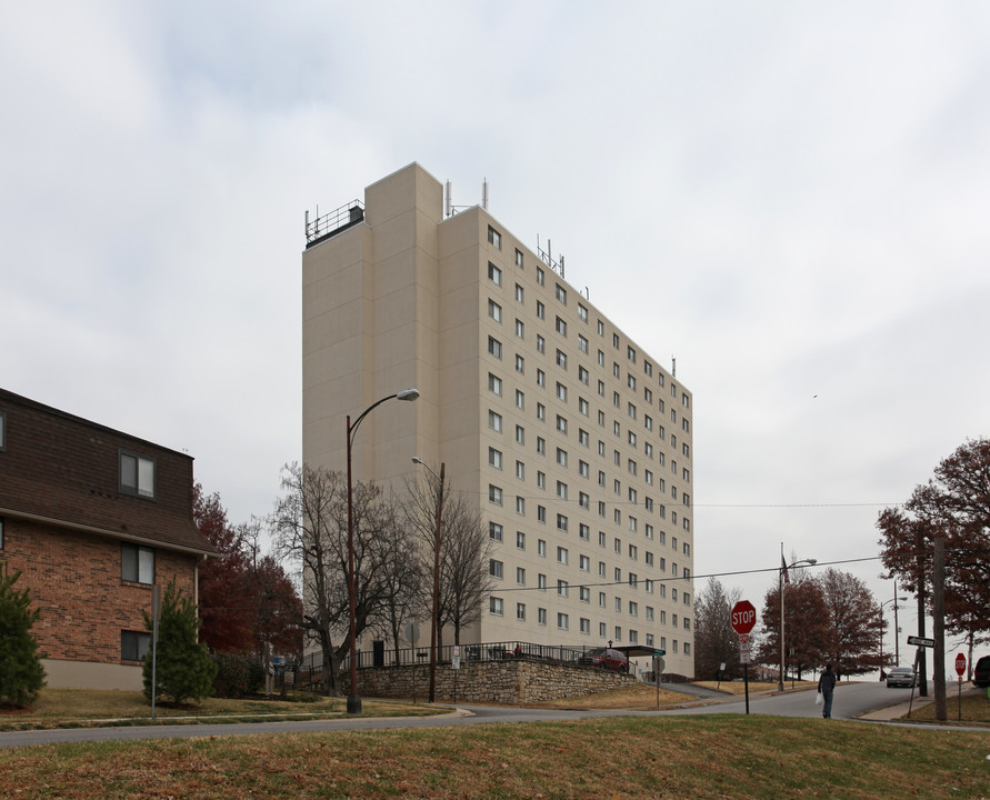 Rosedale Towers in Kansas City, KS - Building Photo