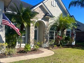 807 E Red House Branch Rd in St. Augustine, FL - Building Photo