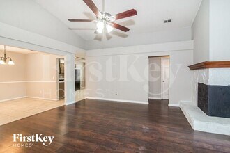 8450 Sugartree Dr in Jacksonville, FL - Building Photo - Building Photo