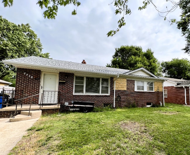 property at 7720 E Clay St