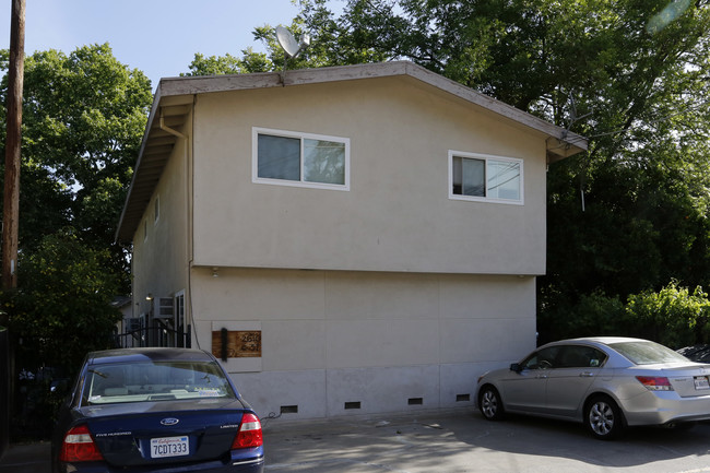 2608-2610 C St in Sacramento, CA - Building Photo - Building Photo