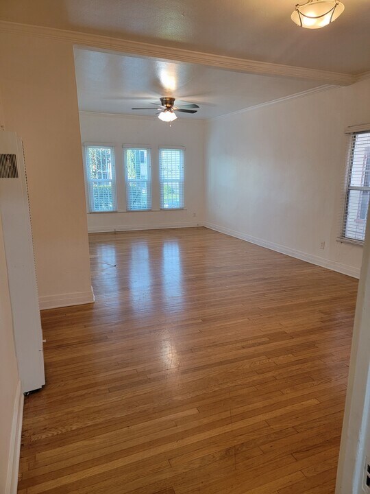 3837 W 27th St, Unit 3837 in Los Angeles, CA - Building Photo
