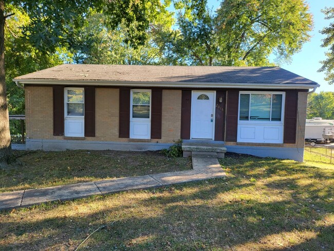 property at 2016 Rosemary Dr