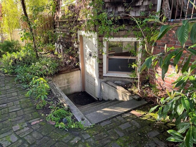 1911 Buena Vista Ave in Alameda, CA - Building Photo - Building Photo