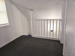 714 8th St NE in Independence, IA - Foto de edificio - Building Photo