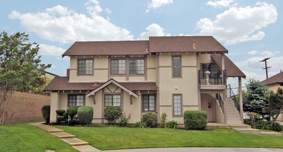 16681 Island Cir in Huntington Beach, CA - Foto de edificio - Building Photo