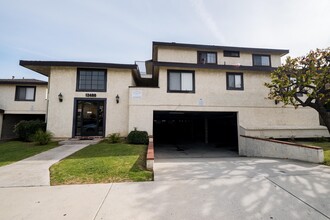 Broadway Apartments in Hawthorne, CA - Building Photo - Building Photo