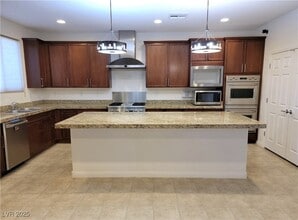 10465 Saddle Mountain St in Las Vegas, NV - Building Photo - Building Photo