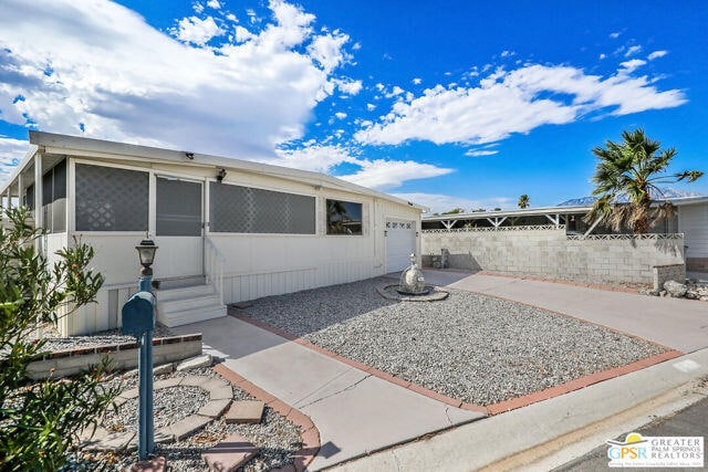 69421 Poolside Dr in Desert Hot Springs, CA - Building Photo - Building Photo