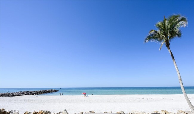property at 2400 Gulf Shore Blvd N