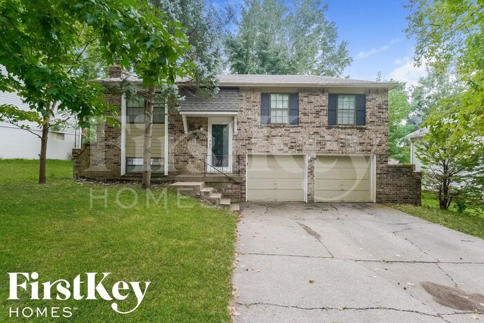 2318 NW Chatham Pl in Blue Springs, MO - Building Photo