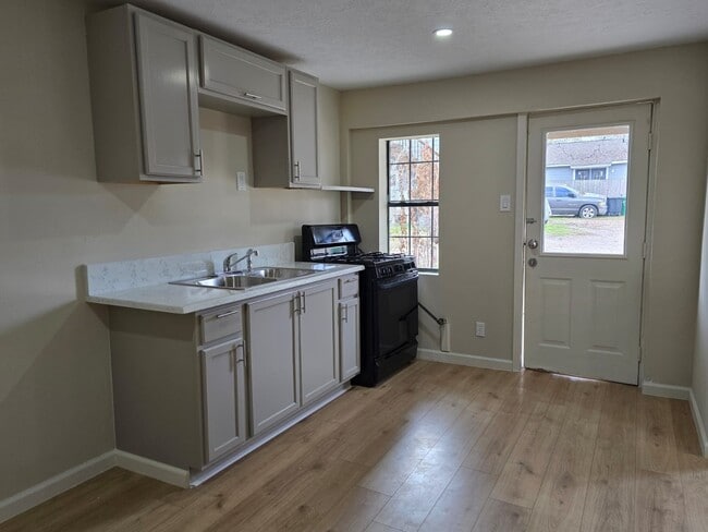 property at 1723 Alta Vista St