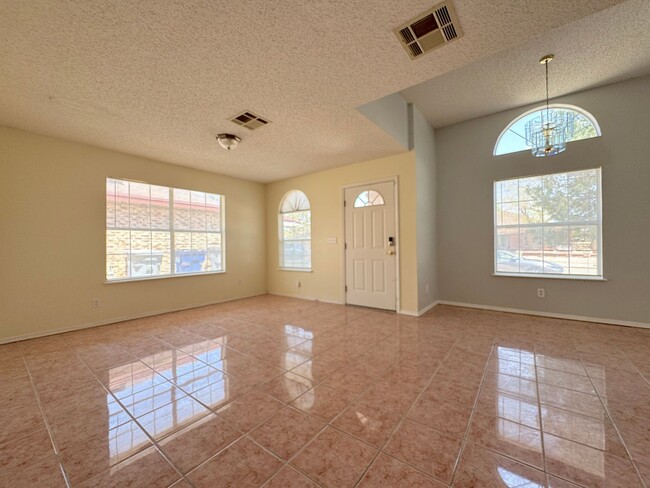 11573 James Grant Dr in El Paso, TX - Building Photo - Building Photo