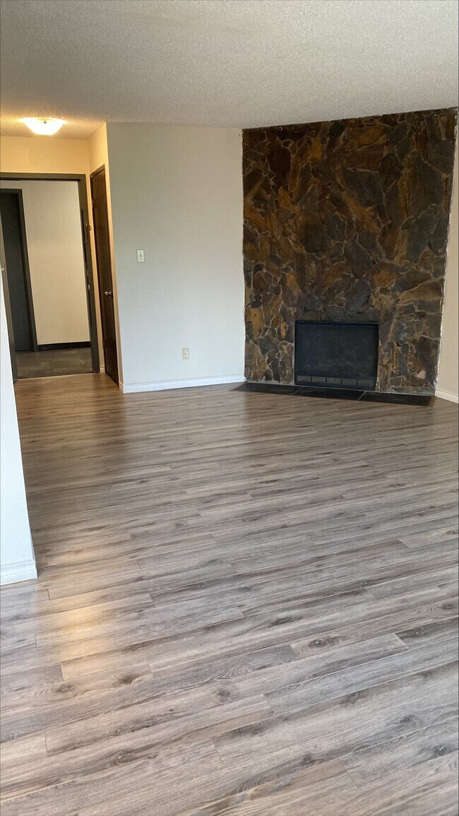 9208-9106 106 Ave NW in Edmonton, AB - Building Photo - Building Photo