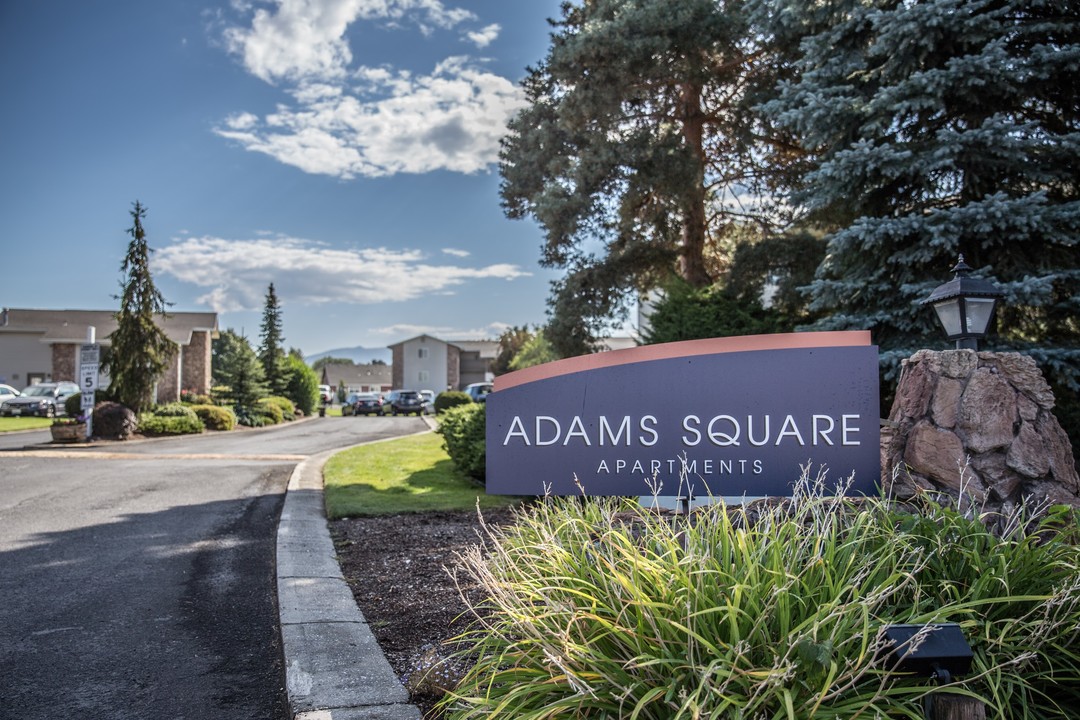 Adams Square in Spokane, WA - Foto de edificio