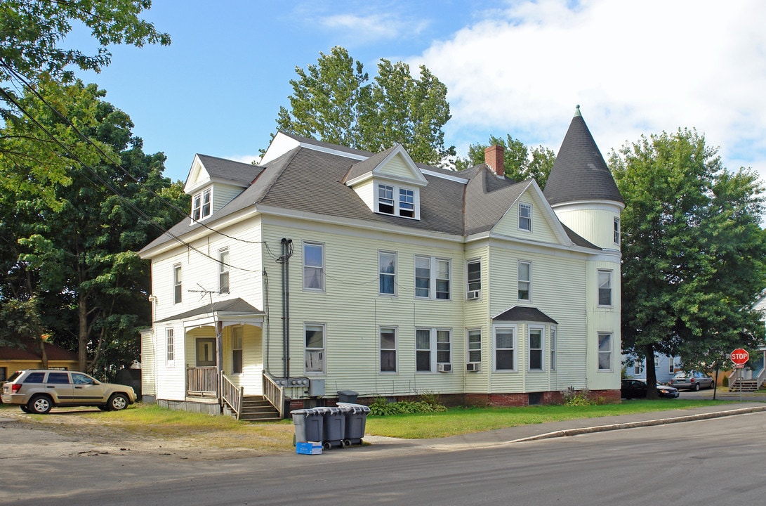 68 High St in Auburn, ME - Foto de edificio