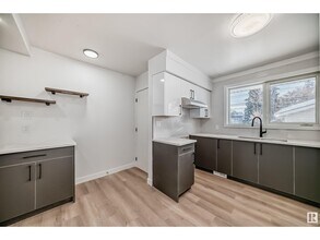 13215-13135 135 St NW in Edmonton, AB - Building Photo - Building Photo