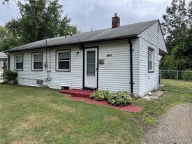 2611 Caledonia Ct in Westland, MI - Building Photo