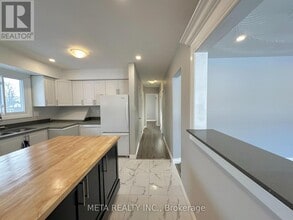 1398 Lakefield St in Oshawa, ON - Building Photo - Building Photo