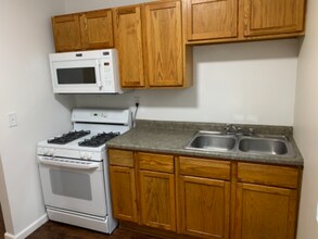 414 8th St, Unit 2nd Floor in Rockford, IL - Foto de edificio - Building Photo