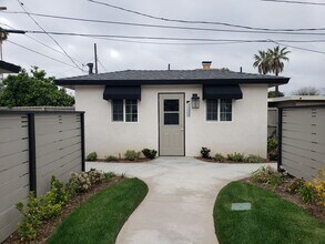 1459 W Almond Ave in Orange, CA - Building Photo - Building Photo