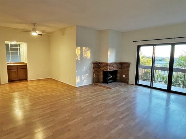 8180 Manitoba St, Unit E140 in Playa Del Rey, CA - Building Photo - Building Photo