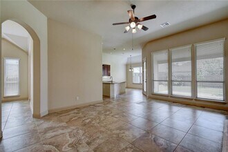 645 Clear Springs Hollow in Buda, TX - Foto de edificio - Building Photo