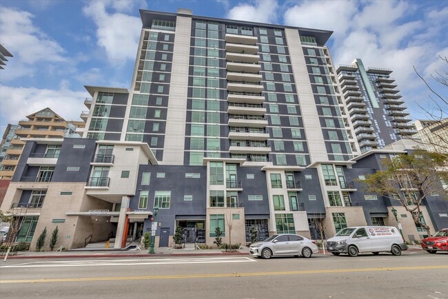 425 W Beech St, Unit 518 in San Diego, CA - Building Photo - Building Photo