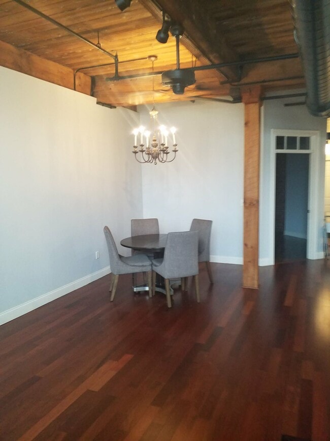 66 Landing Ln, Unit 66 Landing Lane Unit 207 in Laconia, NH - Foto de edificio - Building Photo