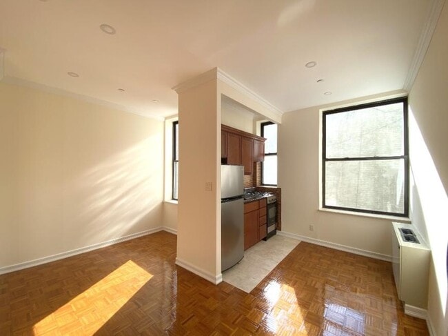 property at 304 W 92nd St