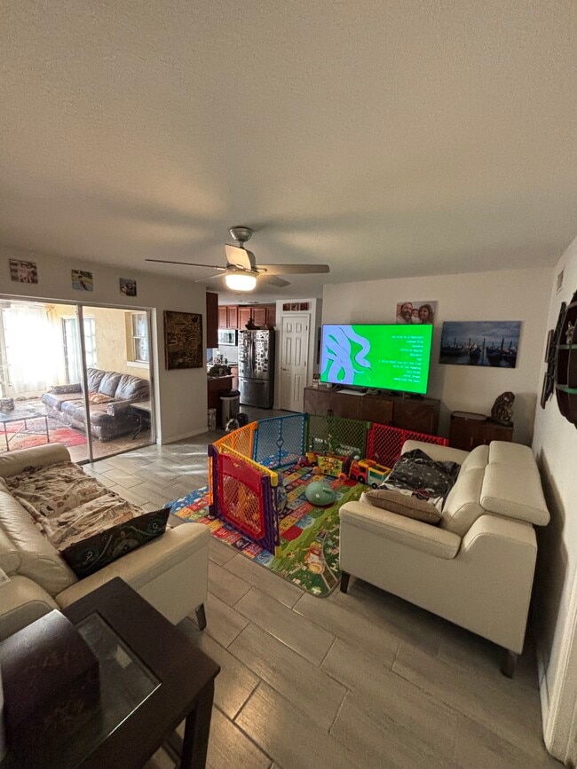property at 1426 Farmington Ave