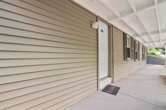 97 Vernon Ave in Vernon, CT - Building Photo - Building Photo
