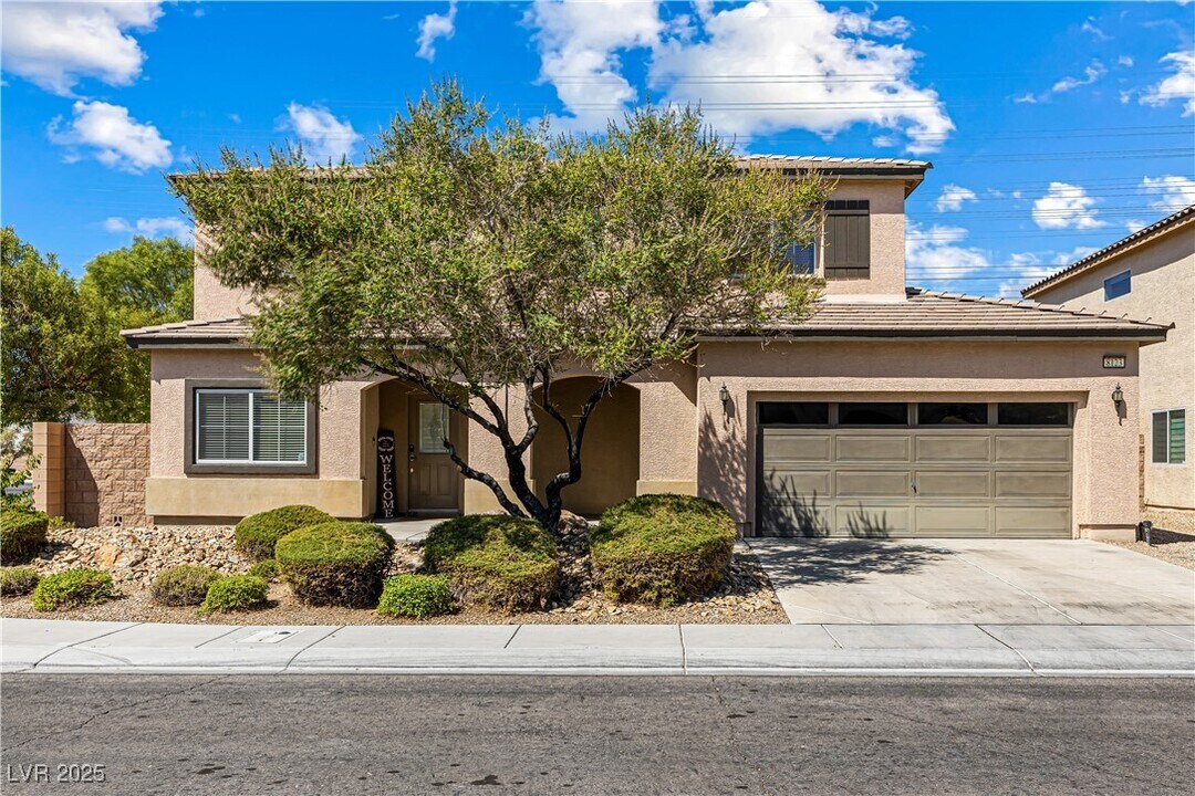 8123 N Cowboy Springs St in North Las Vegas, NV - Building Photo