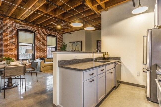 Ellis Factory Lofts in Haverhill, MA - Foto de edificio - Building Photo