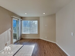 2524 T St, Unit 14 in Sacramento, CA - Building Photo - Building Photo