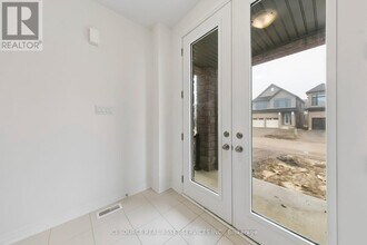 23 Mayhew Ln in Hamilton, ON - Building Photo - Building Photo