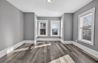 173 Myrtle Ave, Unit 2 in Fitchburg, MA - Foto de edificio - Building Photo