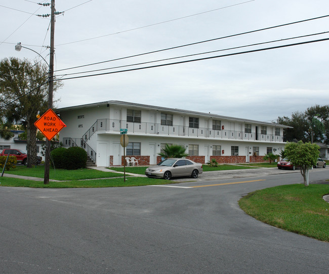 Becky's Apartments in Dania, FL - Foto de edificio - Building Photo