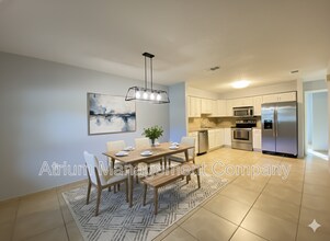 2720 Sunrise Ct in Orlando, FL - Building Photo - Building Photo