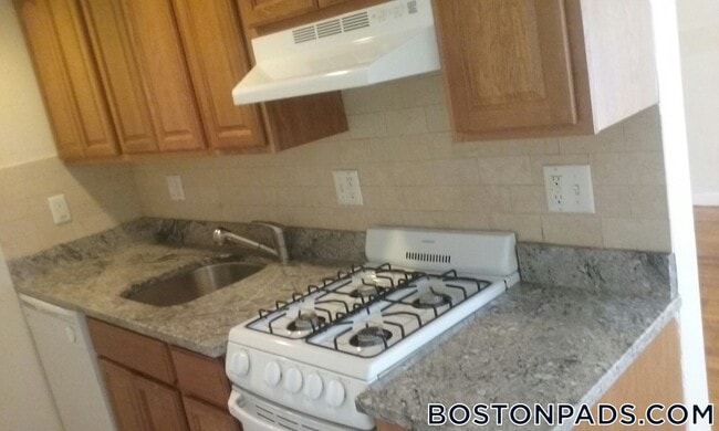 126 Warren St in Boston, MA - Building Photo - Building Photo