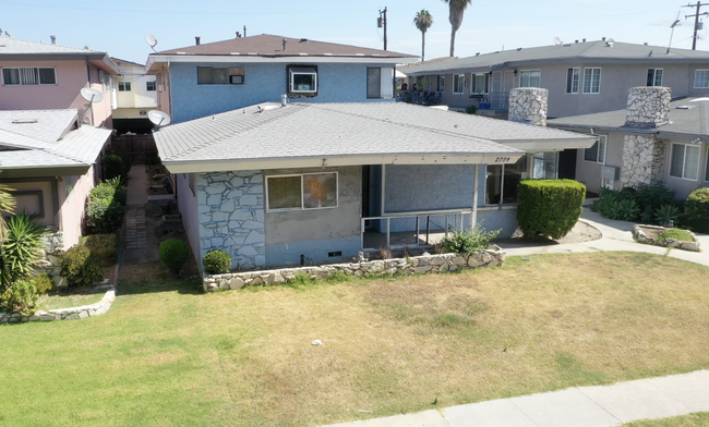 2709 W Rosecrans Ave in Gardena, CA - Building Photo - Building Photo