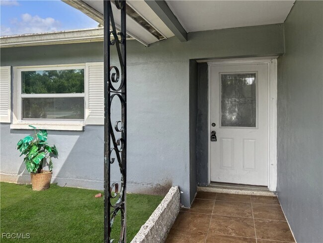 131 Schneider Dr in Ft. Myers, FL - Building Photo - Building Photo