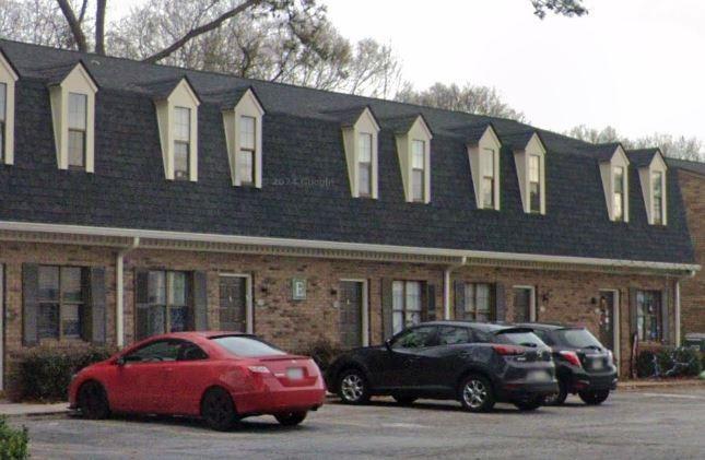 1071 Level Creek Rd in Buford, GA - Foto de edificio