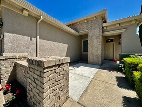 1571 Latherton Way in Folsom, CA - Building Photo - Building Photo