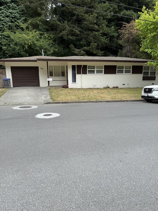 588 Beverly Dr in Arcata, CA - Building Photo
