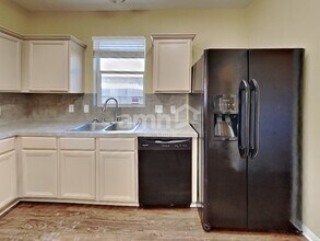 9419 Stoneridge Canyon Ln in Houston, TX - Foto de edificio - Building Photo