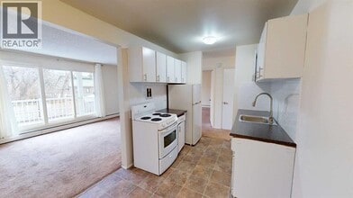 9807-9108 108 Ave in Grande Prairie, AB - Building Photo - Building Photo