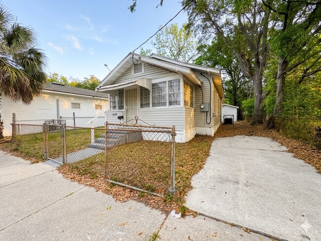 property at 1459 W 23rd St