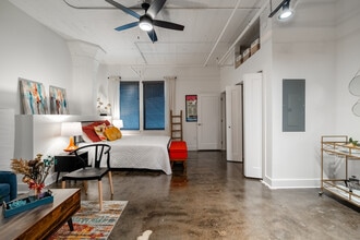 Hi Tone Lofts in Wichita, KS - Foto de edificio - Building Photo