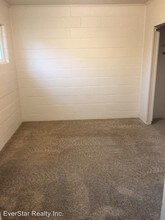 7103 W Arrowhead Ave in Kennewick, WA - Building Photo - Building Photo